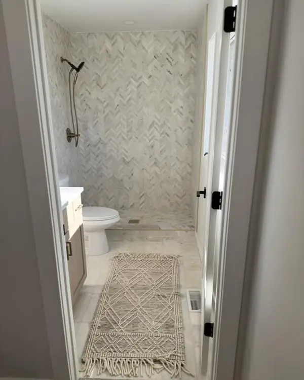 Bathrooms — photograph 002