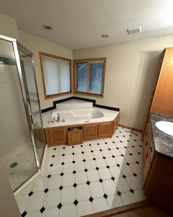 Bathrooms — photograph 009