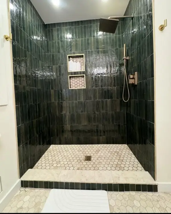 Bathrooms — photograph 010