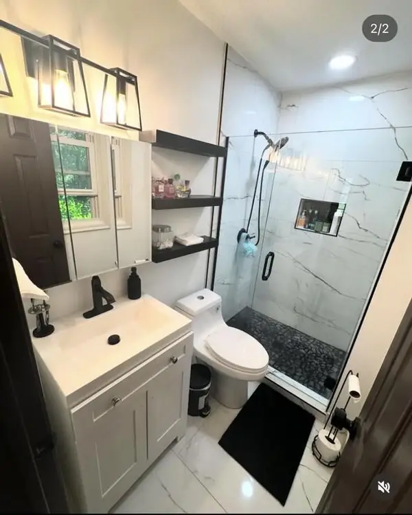 Bathrooms — photograph 011