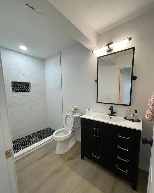 Bathrooms — photograph 013