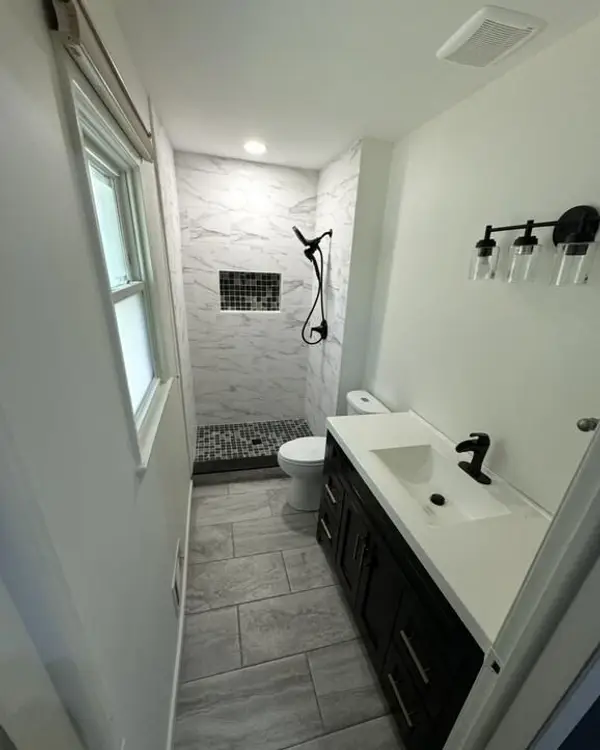 Bathrooms — photograph 014