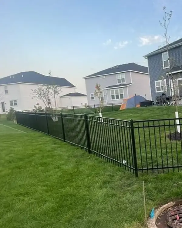 Fences & exteriors — photograph 077