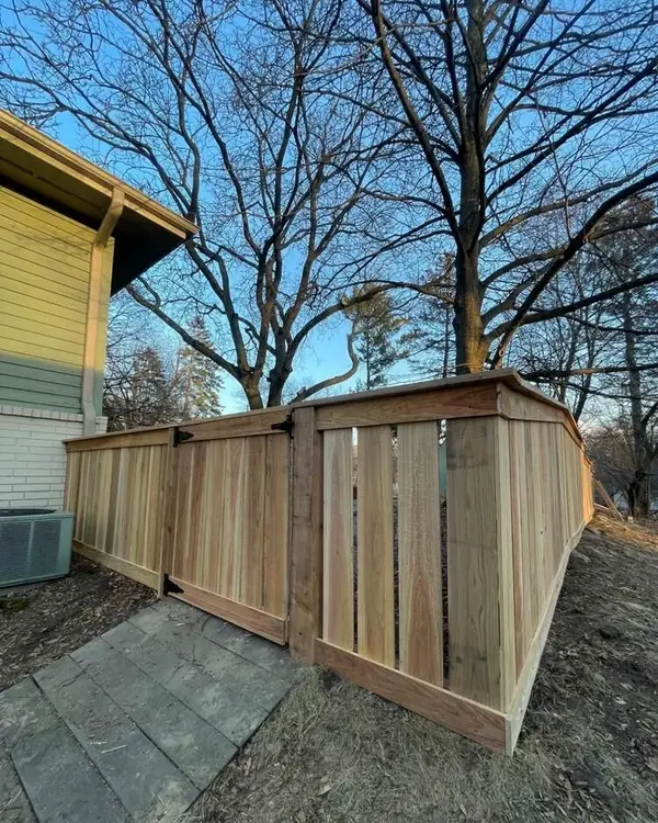Fences & exteriors — photograph 080